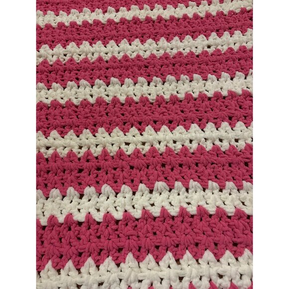 Crochet Baby Blanket Handmade Pink & White 32 X 34" Baby Girl Gift Bernat Yarn - Picture 3 of 6
